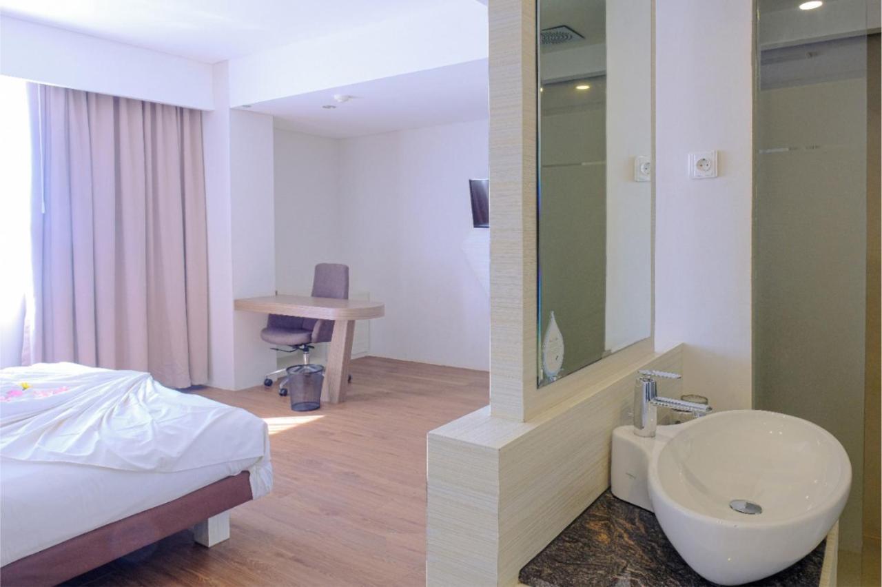 Royal Bay Hotel Makassar Eksteriør billede