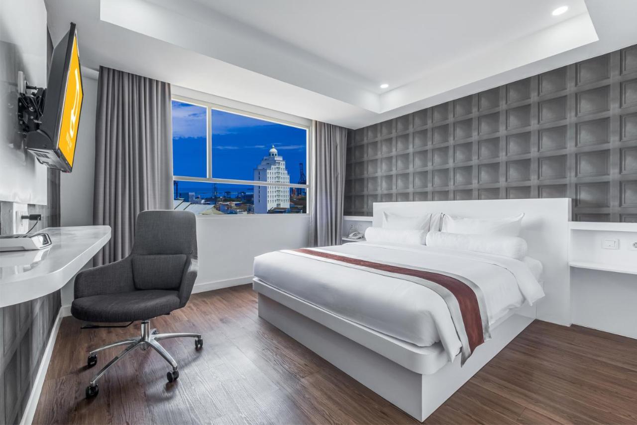 Royal Bay Hotel Makassar Eksteriør billede