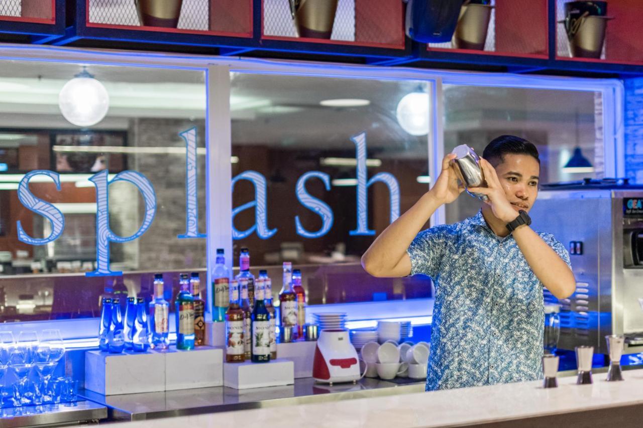 Royal Bay Hotel Makassar Eksteriør billede