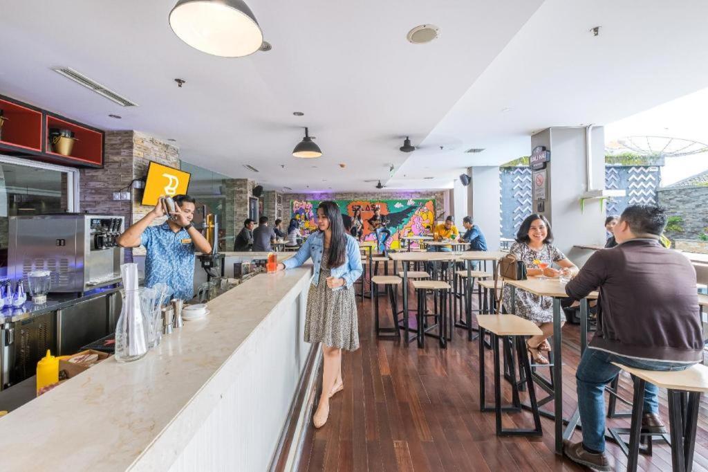 Royal Bay Hotel Makassar Eksteriør billede