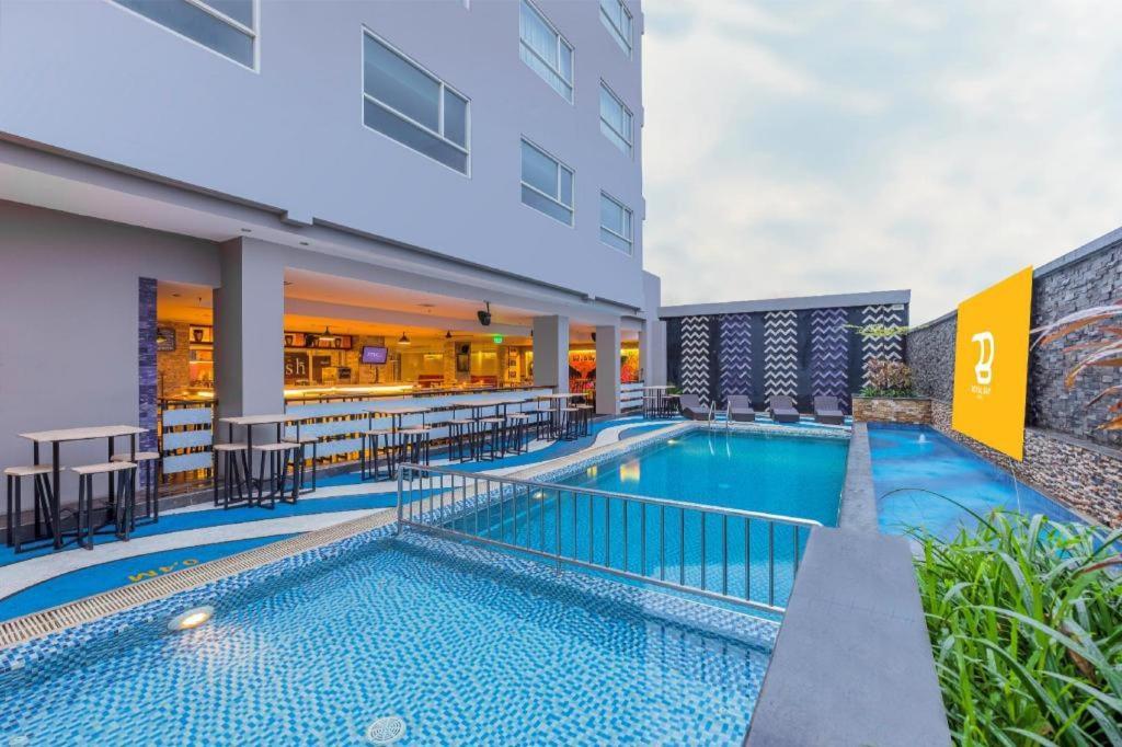 Royal Bay Hotel Makassar Eksteriør billede