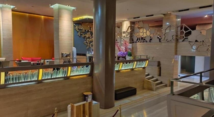 Royal Bay Hotel Makassar Eksteriør billede