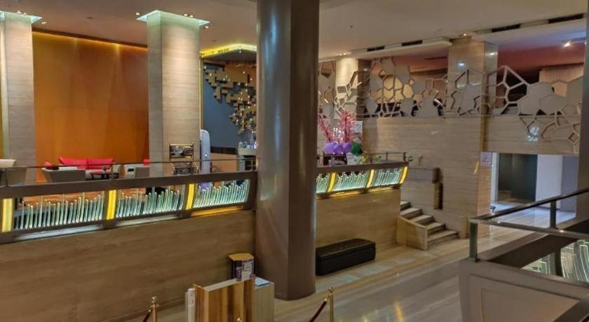 Royal Bay Hotel Makassar Eksteriør billede