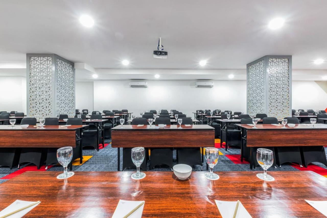 Royal Bay Hotel Makassar Eksteriør billede