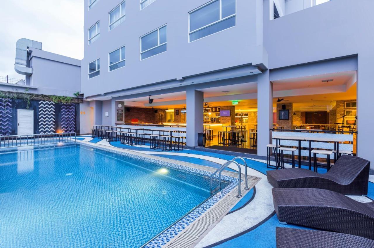 Royal Bay Hotel Makassar Eksteriør billede