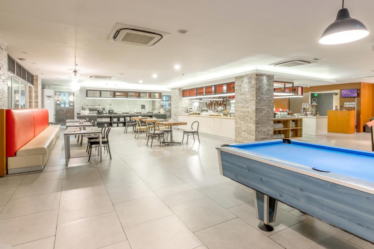 Royal Bay Hotel Makassar Eksteriør billede